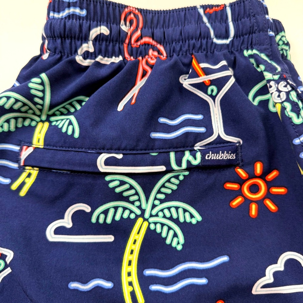 Chubbies The Neon Lights Swim Trunks Mens Medium Navy Blue Tropical 5.5" - Picture 5 of 10